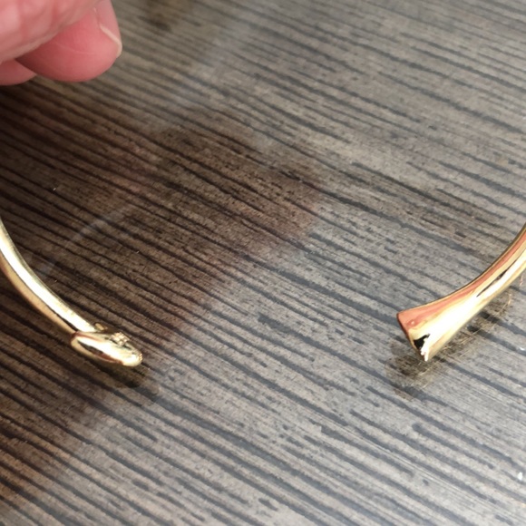 MELINDA MARIA Heart & Arrow Cuff Bracelet - Picture 7 of 14